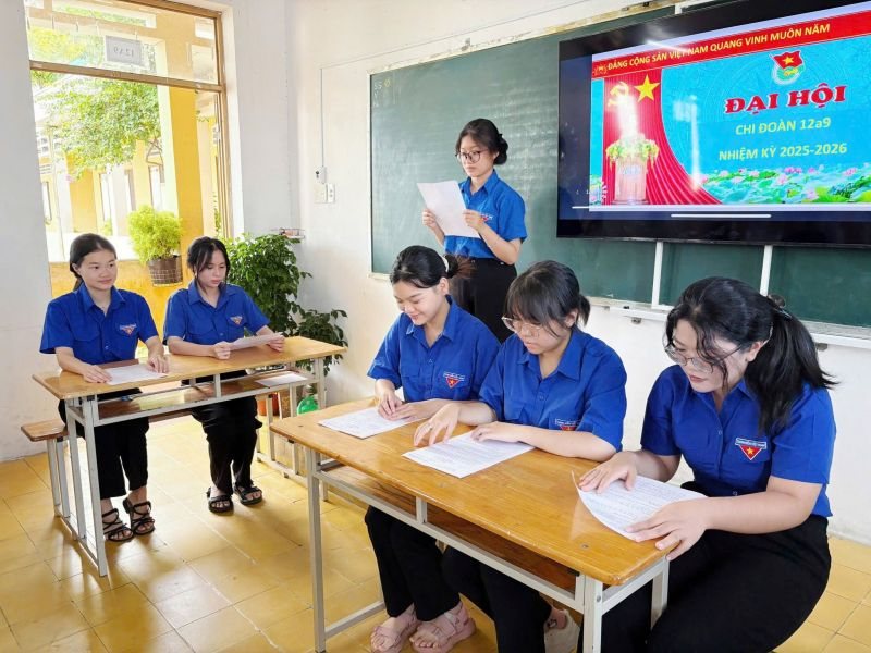 Đại hội các chi đoàn - Trường THPT Lê Hồng Phong